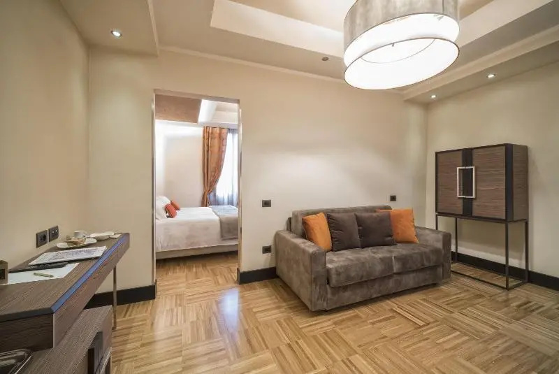 Deluxe Double Suite (full double bed)