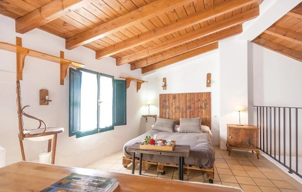 3 Bedrooms Cottage with balcony
