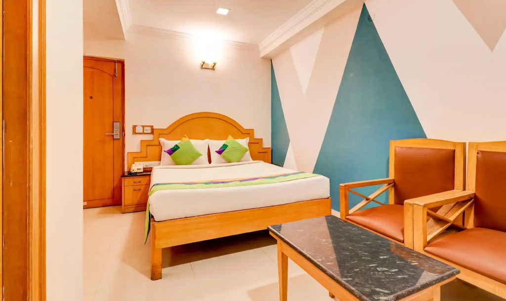 Deluxe Double room (full double bed)
