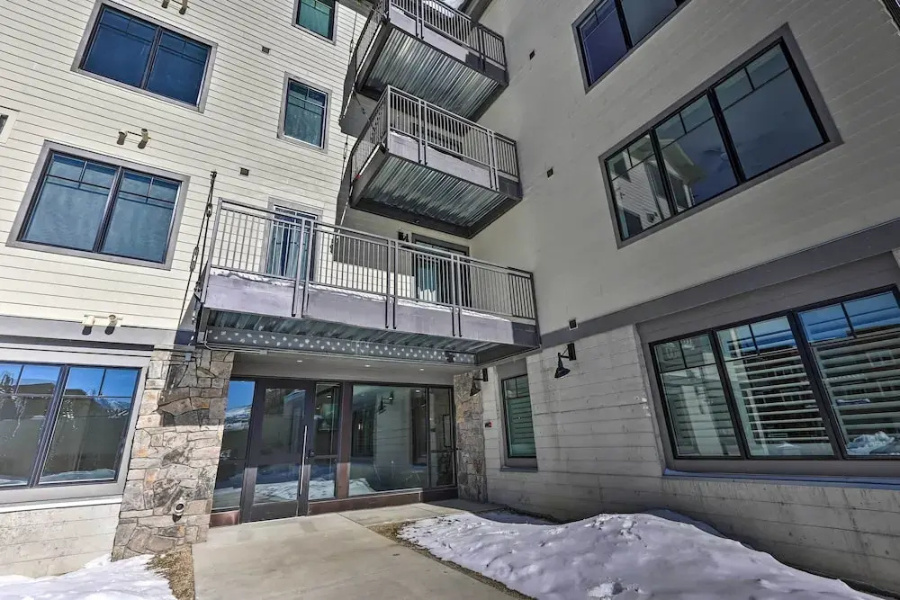 Hike & Bike! Mtn-view Condo 1 Block to Main St