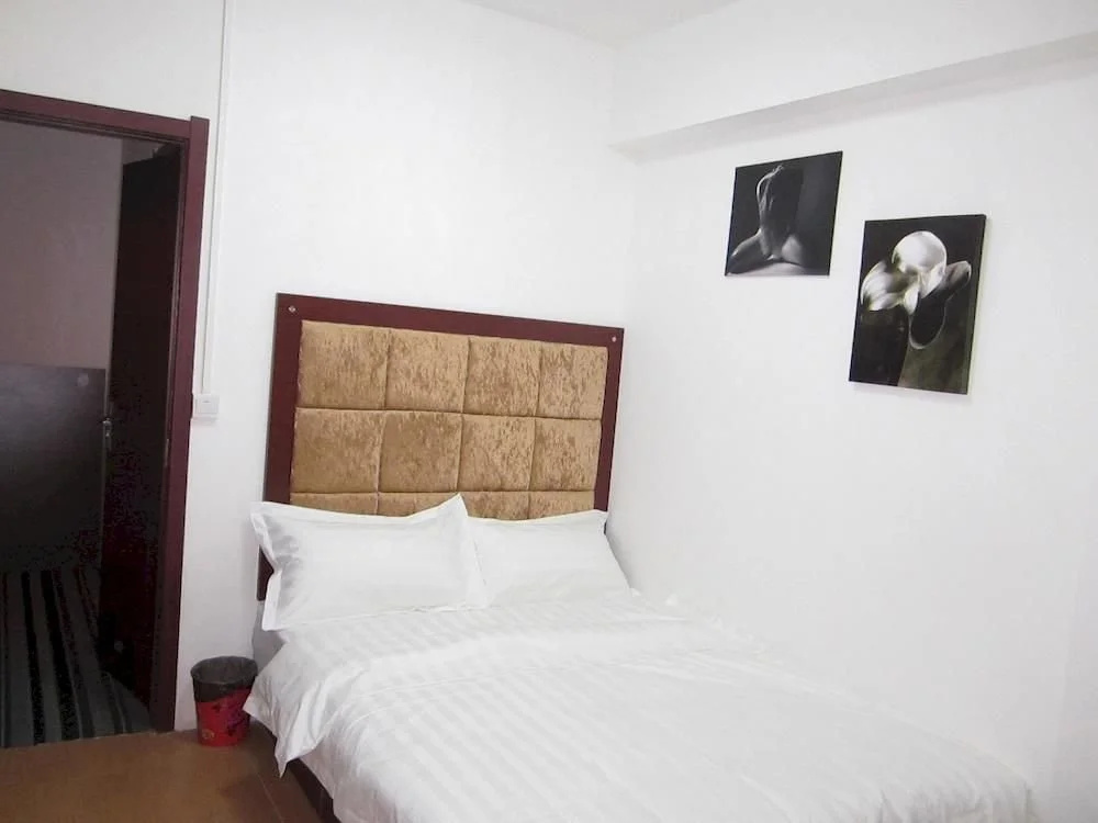 Weishaoye Hotel (Xi'an Ming City Wall West Gate Airport Bus branch)