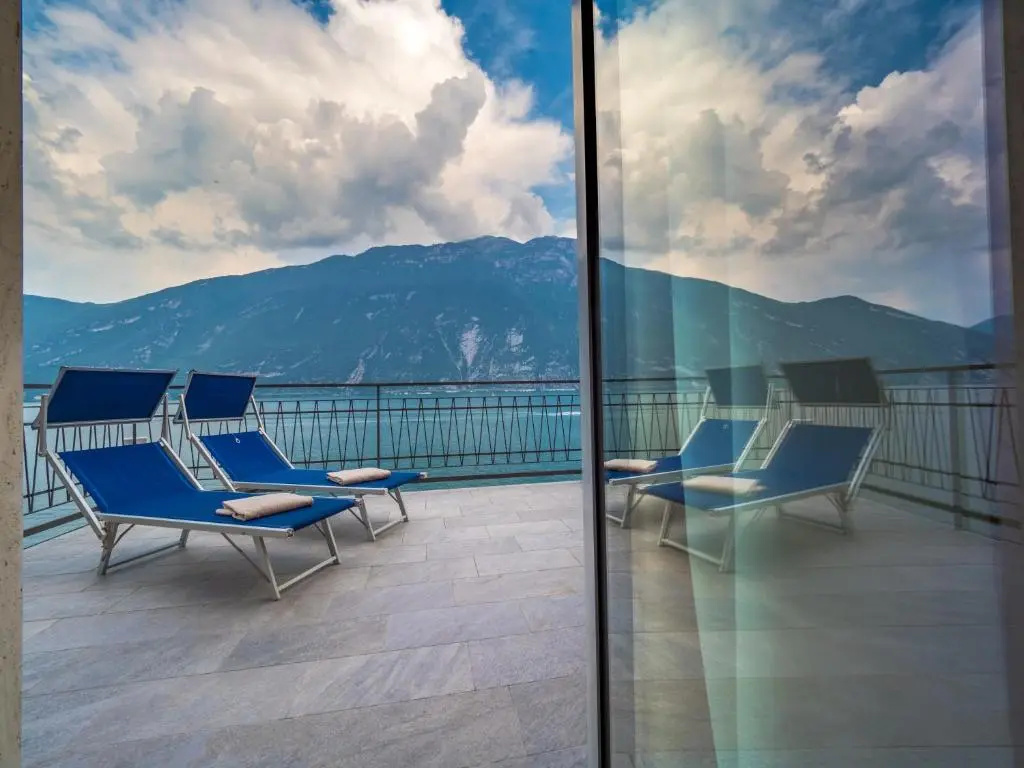 Standard Double room with lake view (twin beds)