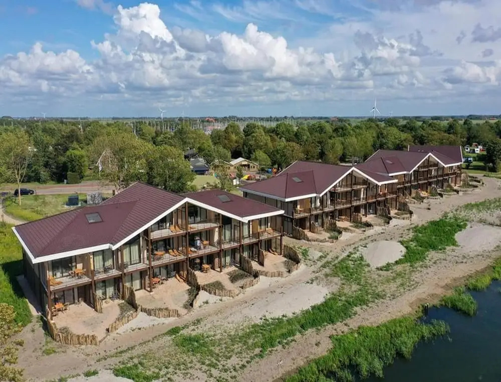 Water's Edge Wellness Retreat With Sauna