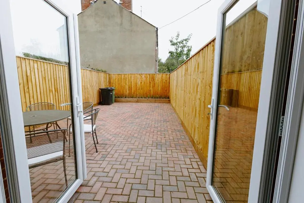 Chute House 4 bed house private garden city center