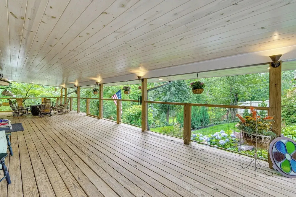 Hiawassee Getaway w/ Hot Tub, Deck & Lake Access!