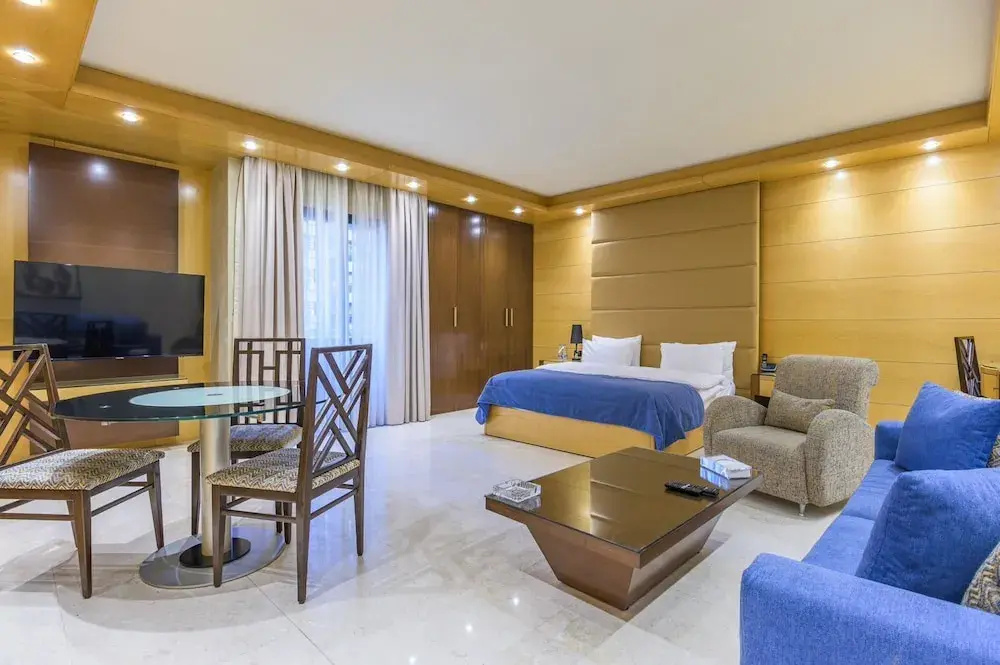 Executive Double Suite with balcony (full double bed)