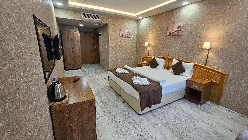 Deluxe Double room with garden view (full double bed)