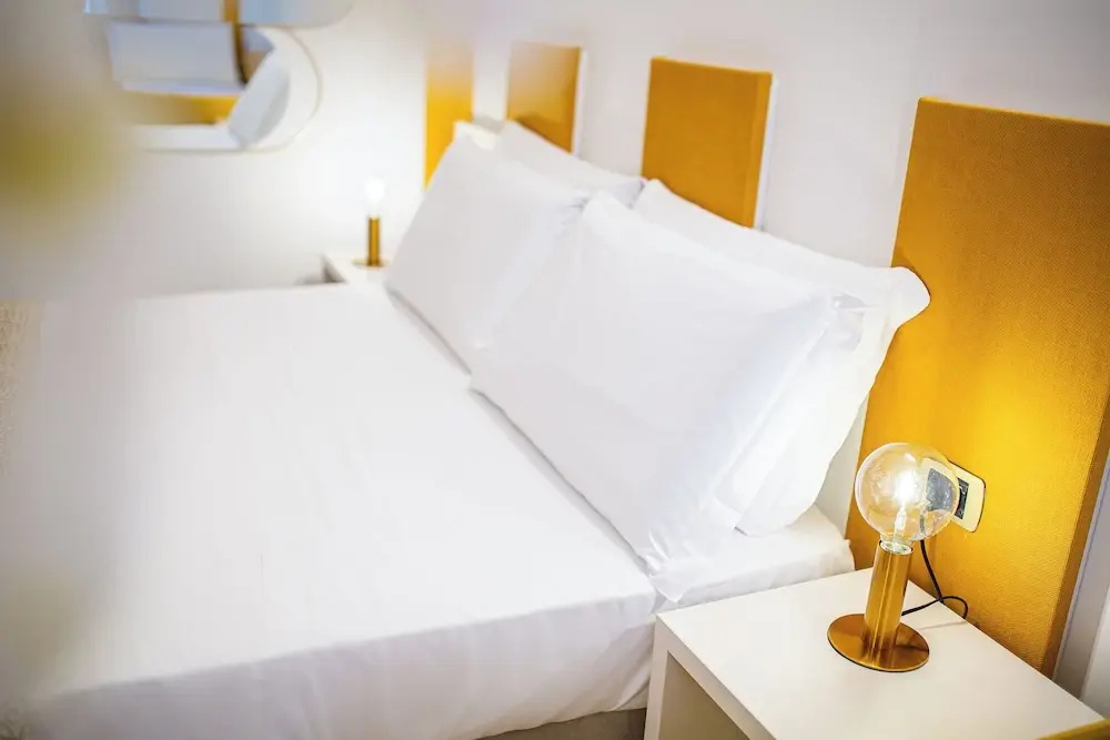 Classic Double room (full double bed)