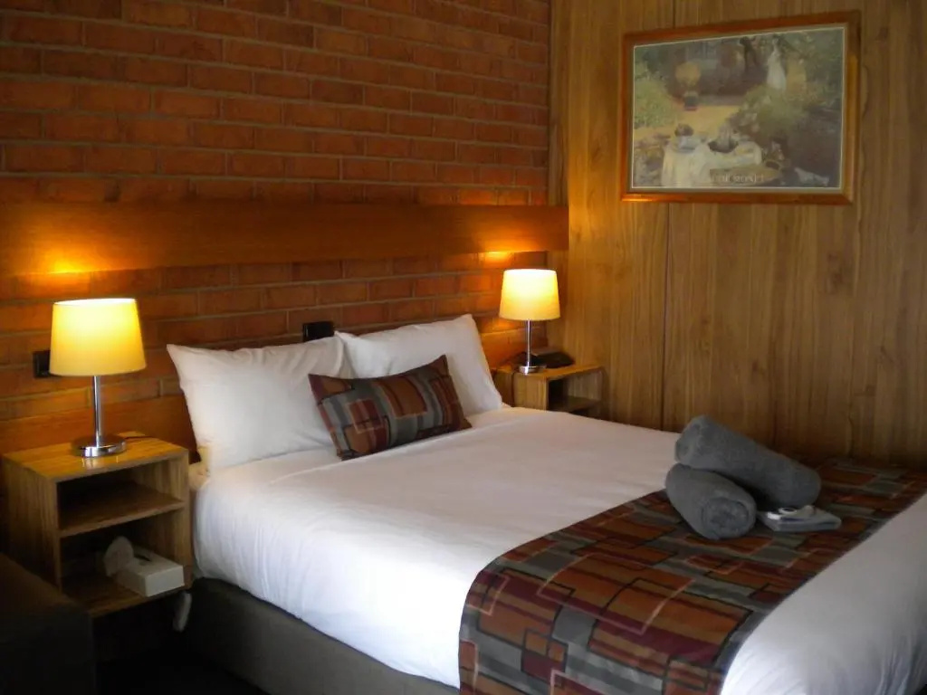 Deluxe Double room (full double bed)