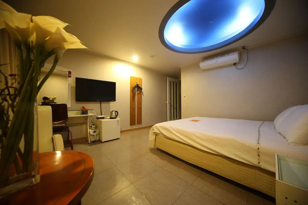 Economy room