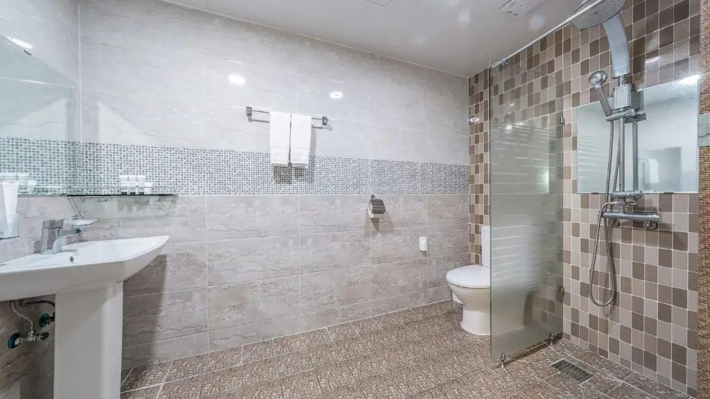 Deluxe Double room (full double bed)