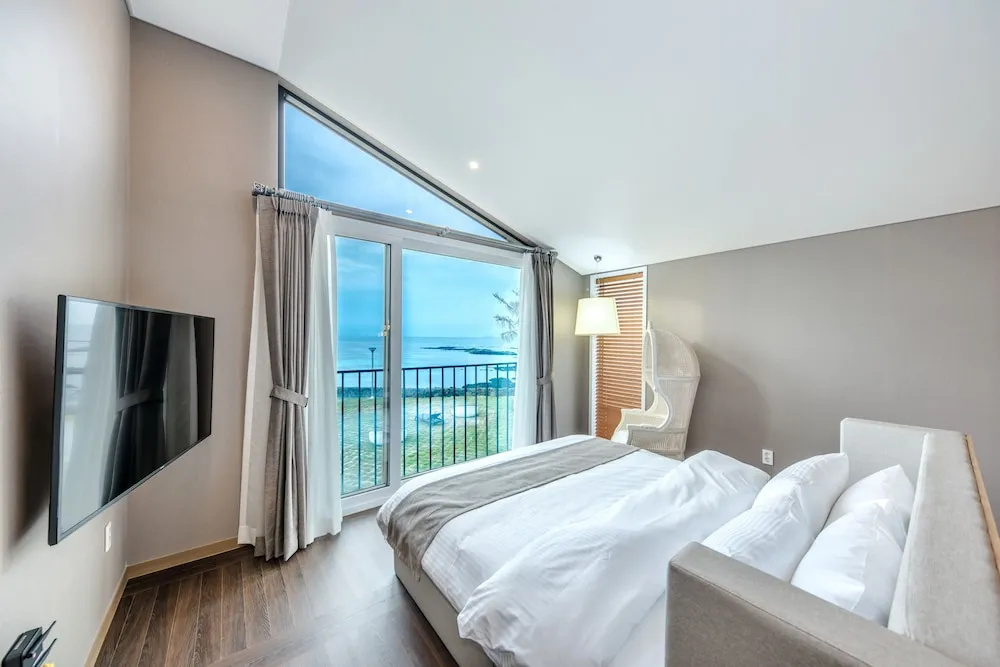 Standard Double room with ocean view (full double bed)