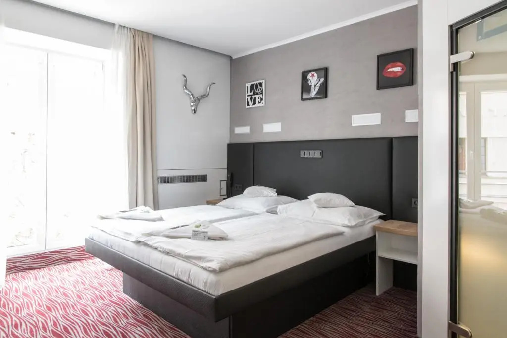 Deluxe Double room (full double bed)
