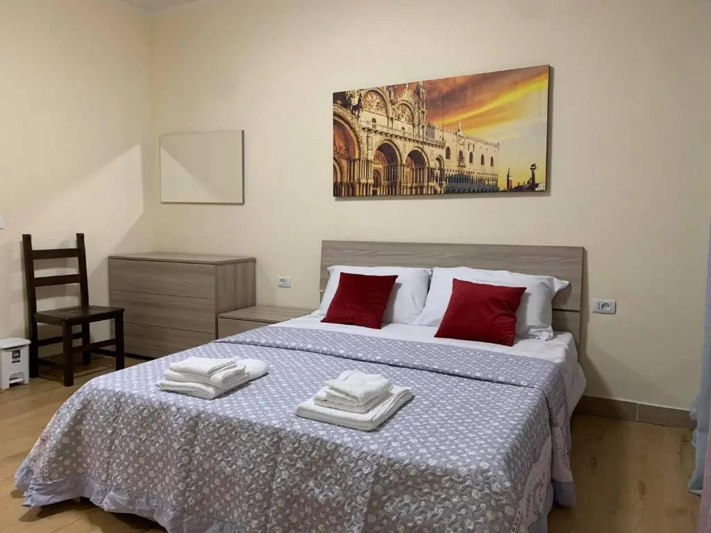 Deluxe Double room (full double bed)