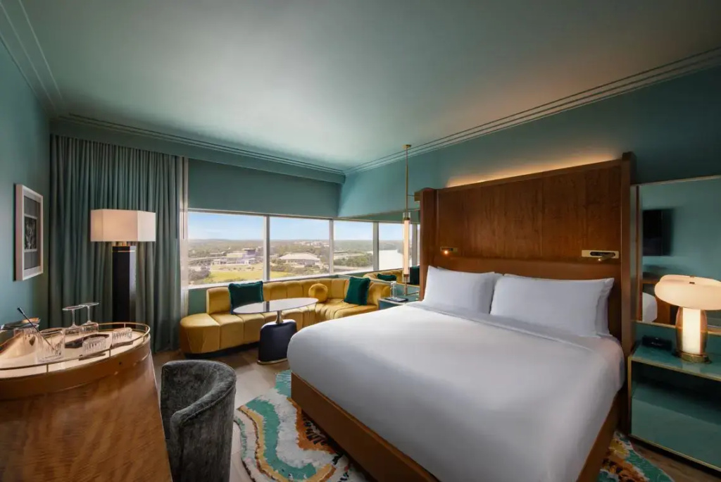 Premier Double room with lake view (full double bed)