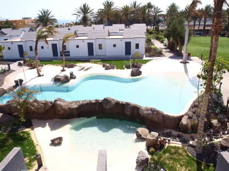 R2 Romantic Fantasia Dreams & Suites Hotel