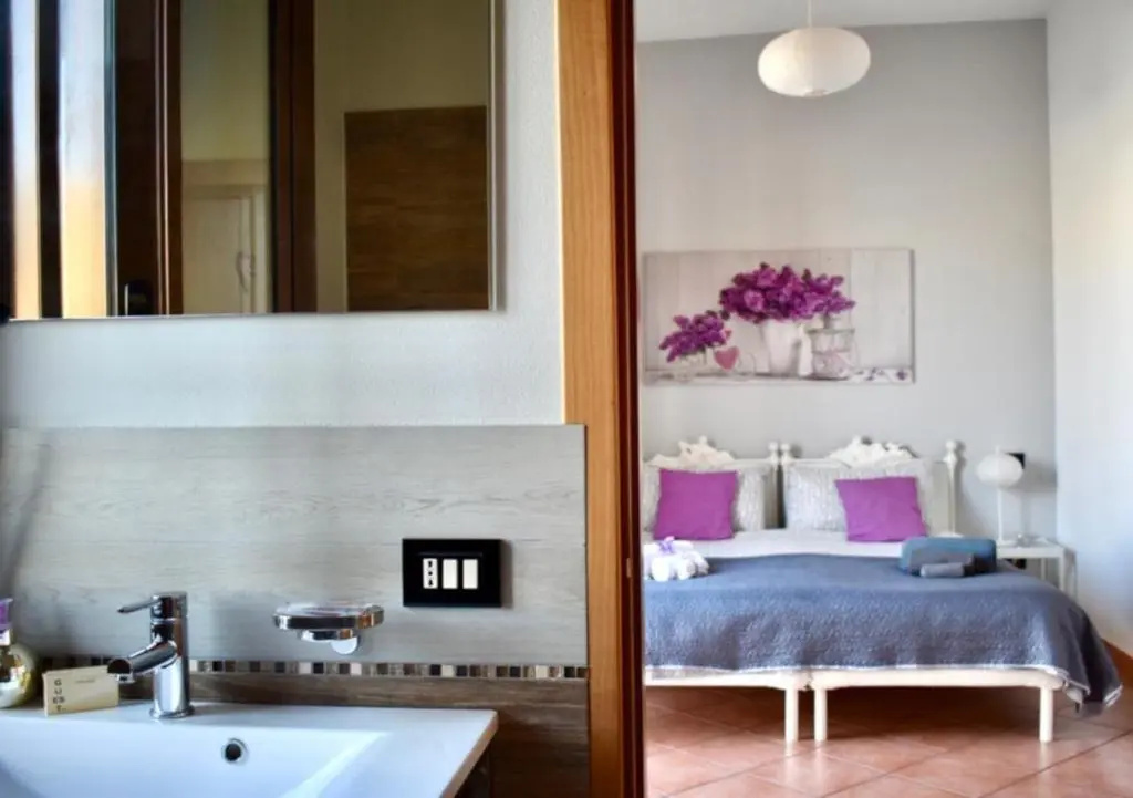 Deluxe Double room with balcony (full double bed)