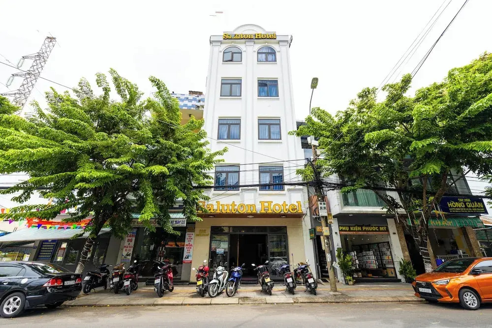 Saluton Hotel