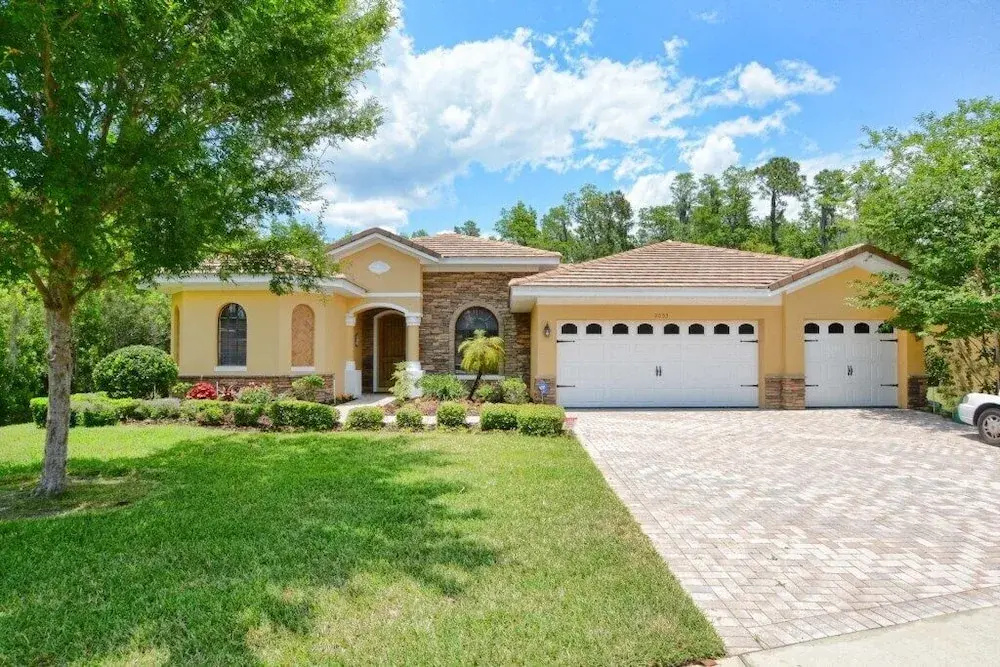 Calabria 4 Bedrooms With Pool 3400cl 4 Home by Redawning