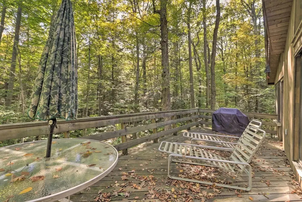 Cabin w/ 3 Acres, Tennis Courts: By 4 Ski Mtns