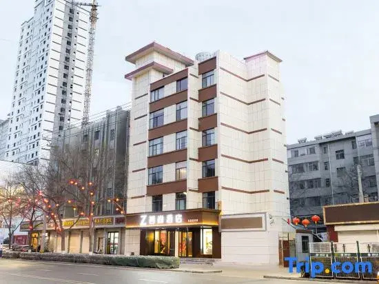 Zsmart Hotel (Zhangye Dafo Temple West Railway Station)