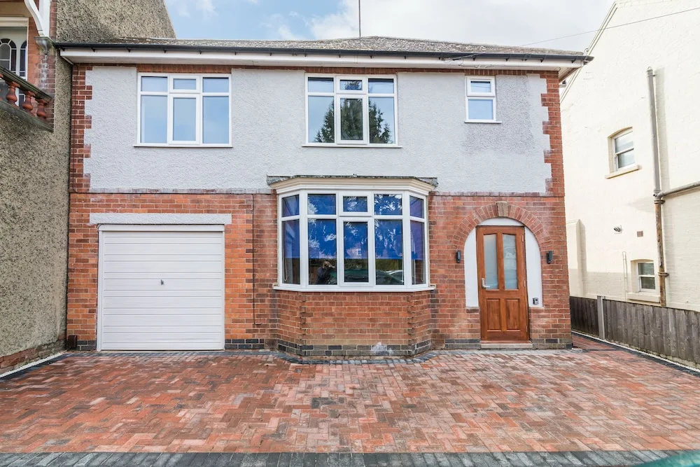 30 Charnwood Avenue