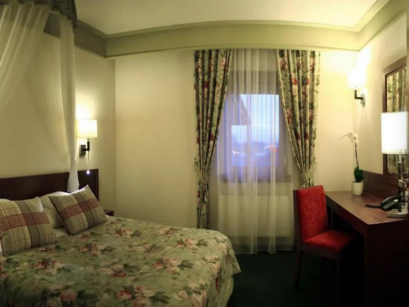 Ahotel — 5