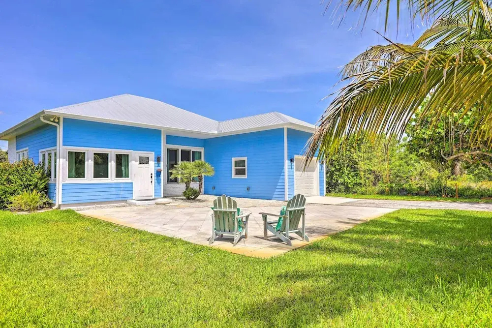 Hutchinson Island Cottage: Steps to the Beach