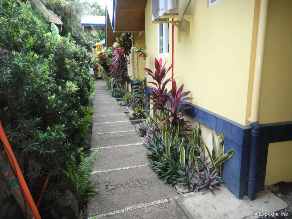 Blue Lagoon Inn & Suites