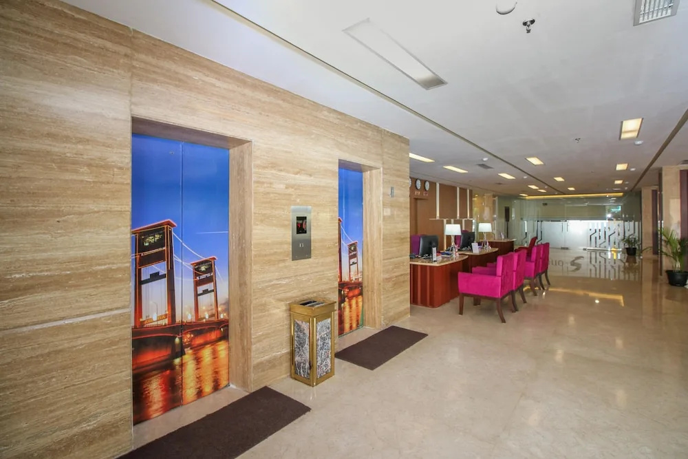 Lobby & Reception