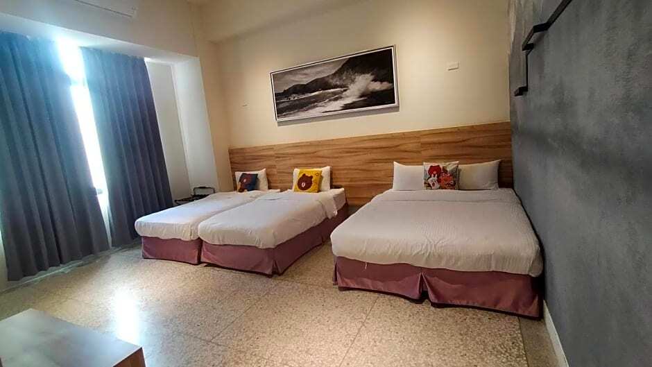 Четырёхместный семейный номер Standard в Rainbow Hotel