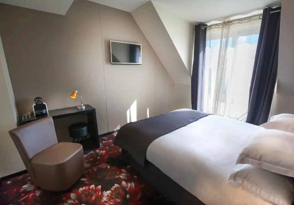 Standard Double room with balcony (full double bed)