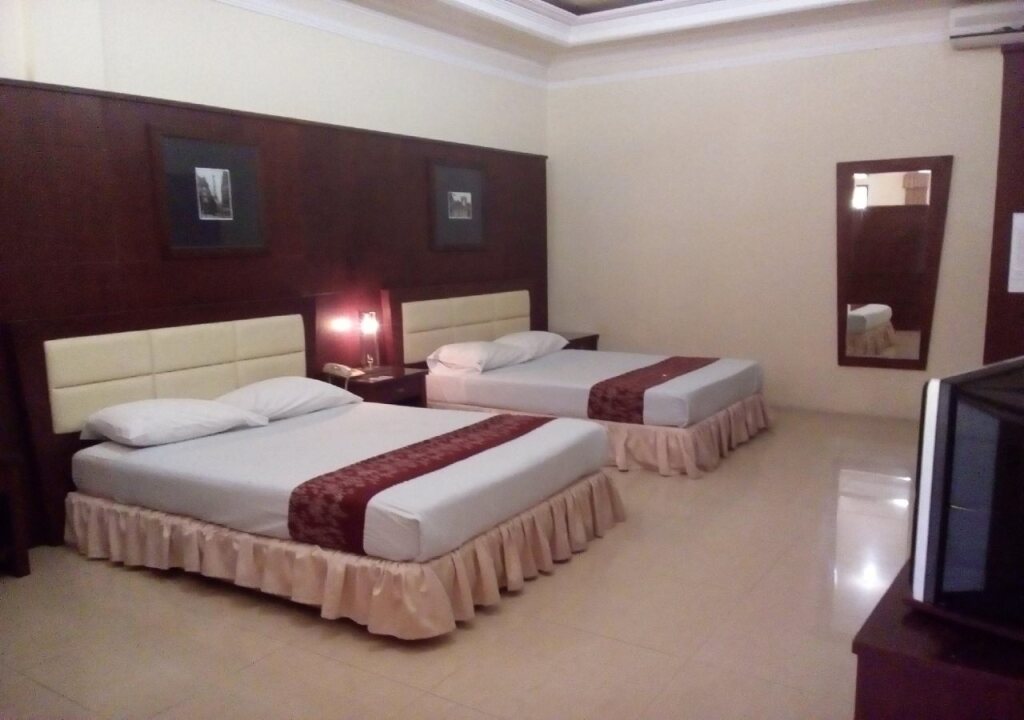 Hotel Palm by null