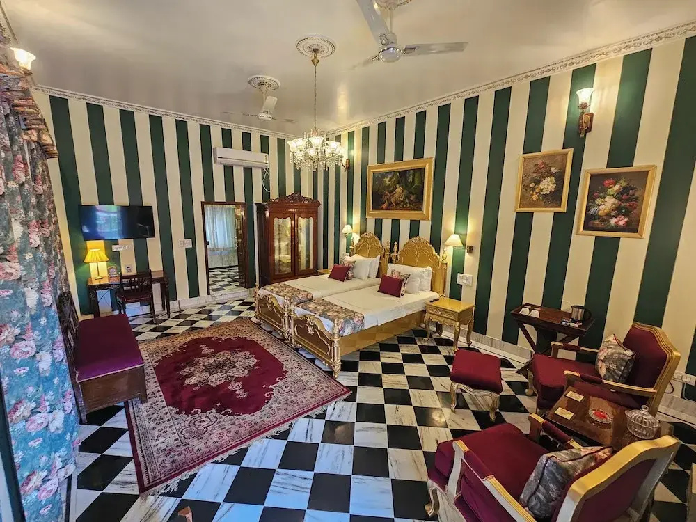 Luxury Double room with balcony (full double bed)
