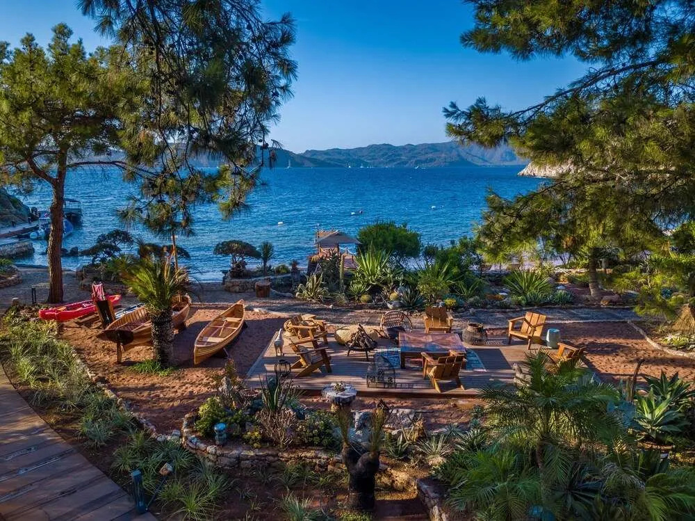 Beach & Waterfront