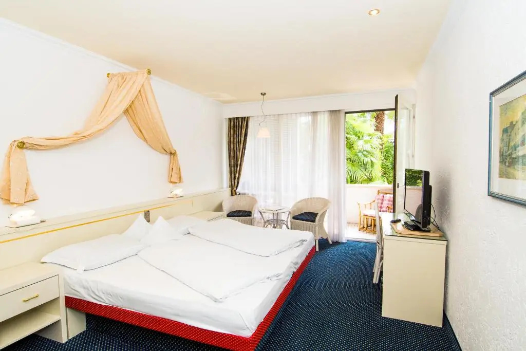 Standard Double room with balcony (full double bed)