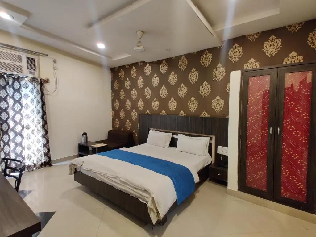 Standard Double room with balcony (full double bed)