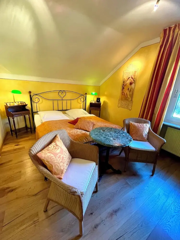 Economy room