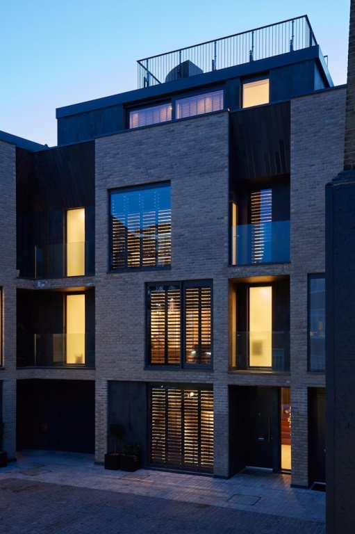 4 Bedroom House with Private Roof Terrace Sleeps 7