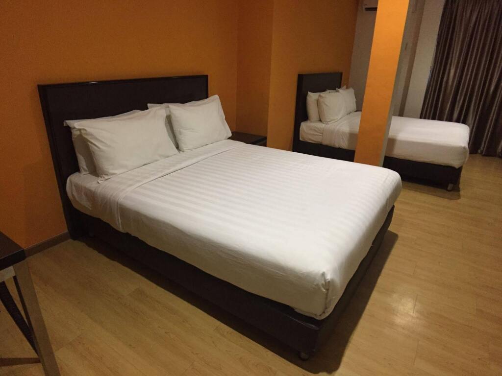 Padungan Hotel by null