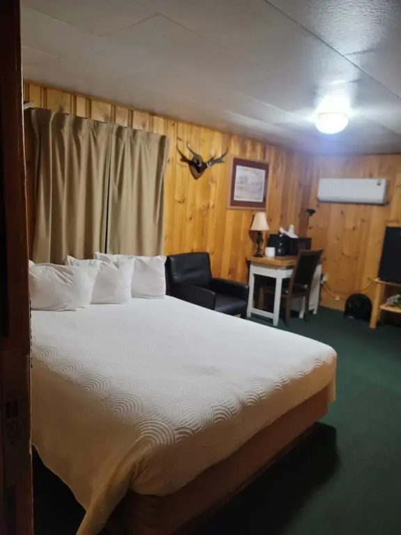 Standard Double room with river view (full double bed)