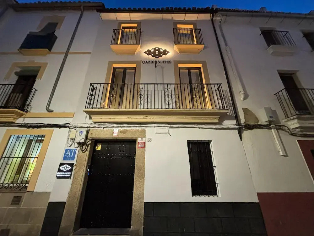 Qazris Suites