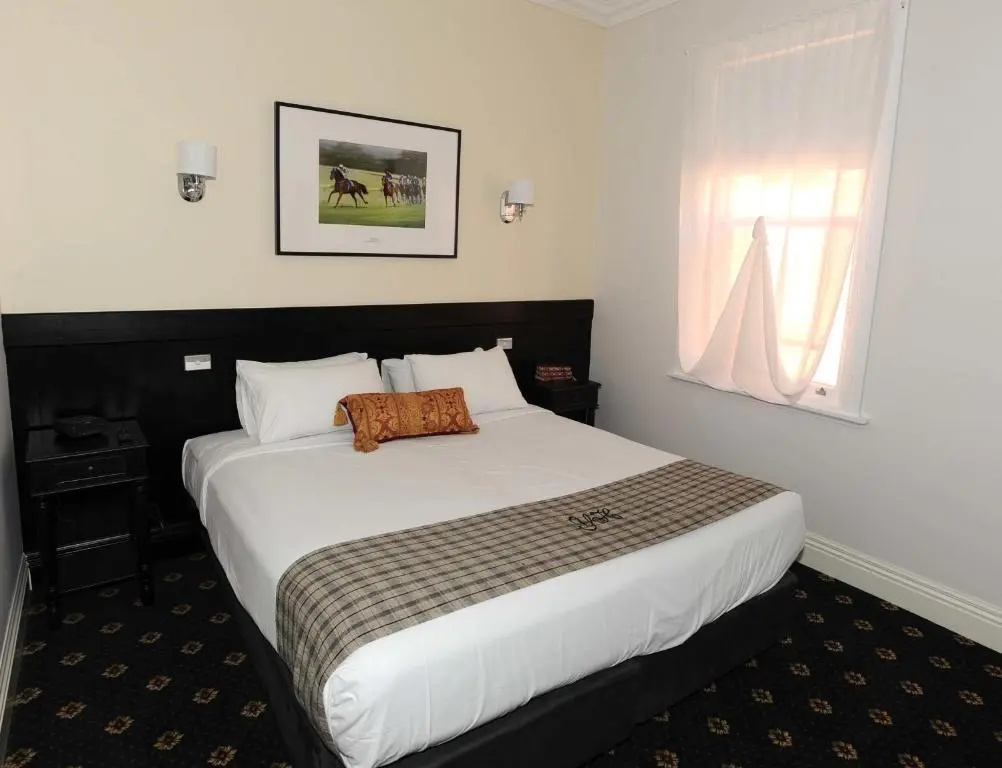 Deluxe Double Suite full double bed