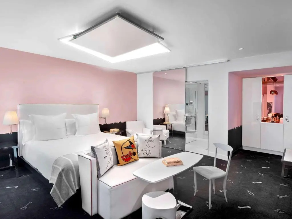 Deluxe Double room with balcony (full double bed)