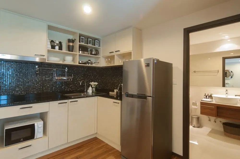 Люкс Comfort c 1 комнатой с балконом и с красивым видом из окна в The Title KR Beach Condotel Rawai Phuket