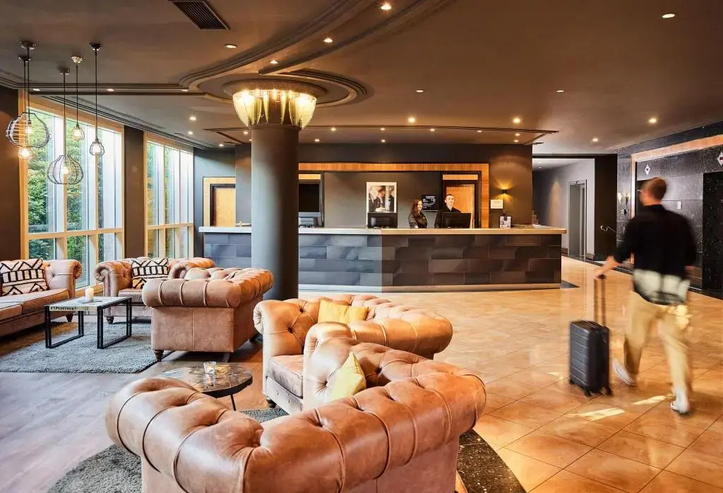 Lobby & Reception