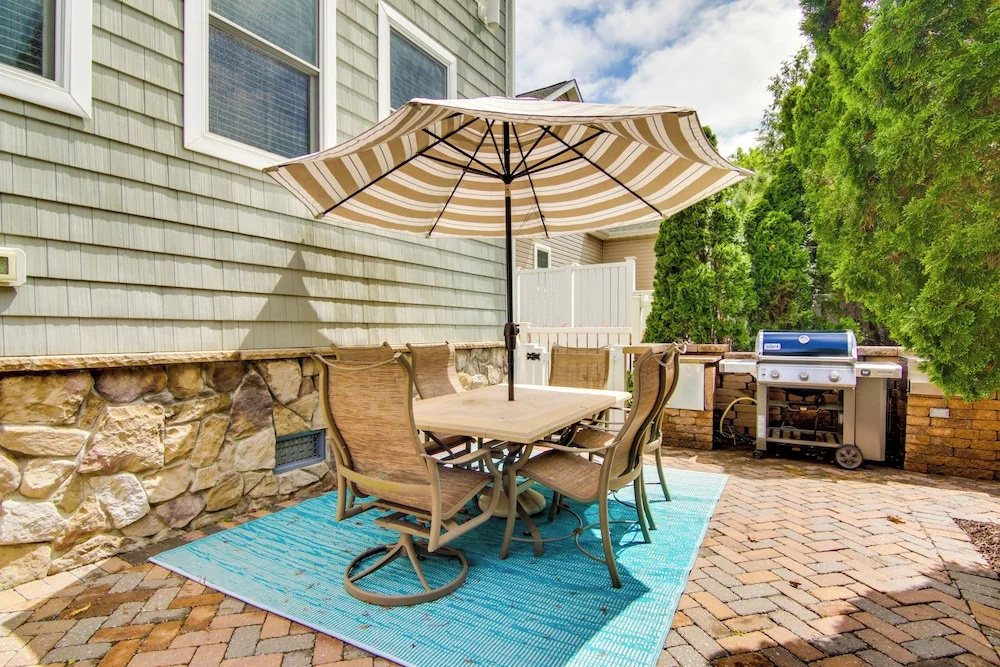 Walk to Beach! Group-friendly Ocean City Getaway
