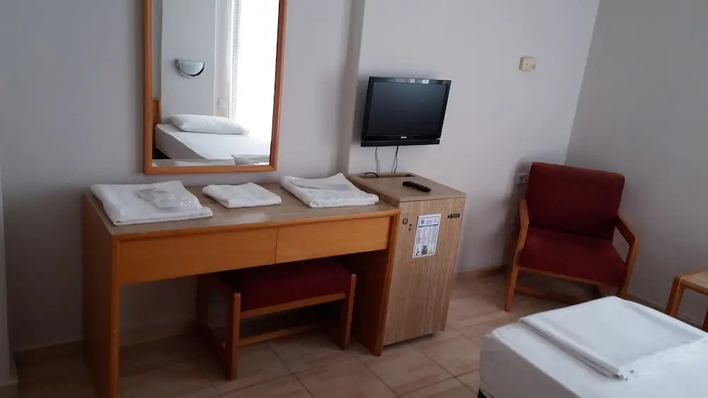 Трёхместный номер Standard в Isinda Hotel