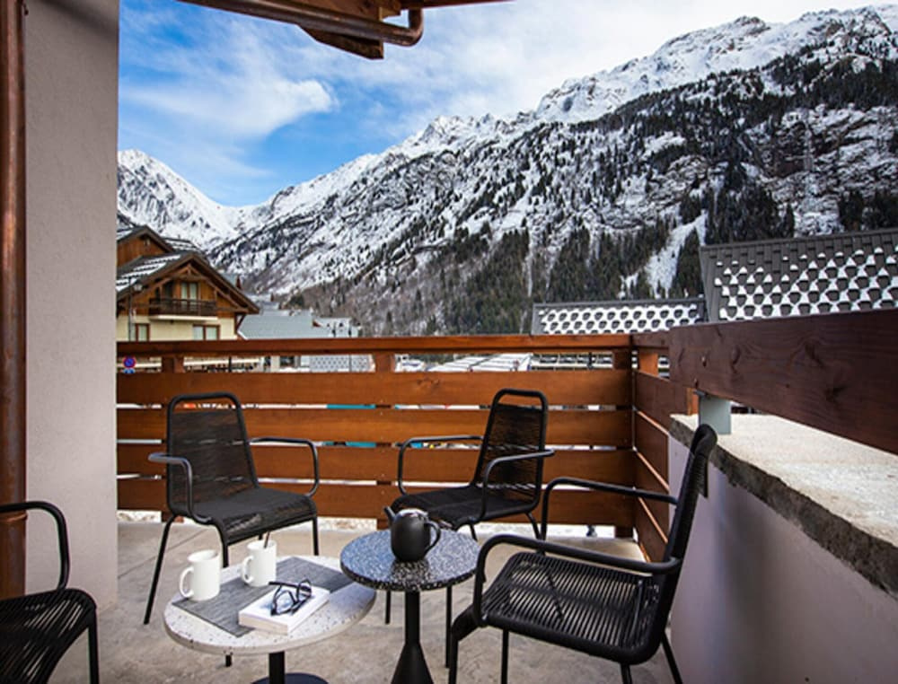 Apartment in Alpe D'huez Near Grandes Rousses