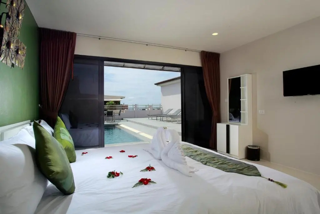3 Bedrooms Penthouse